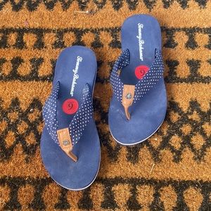Tommy Bahama Flip Flops Women’s Sandals Navy Polka Dot size 6